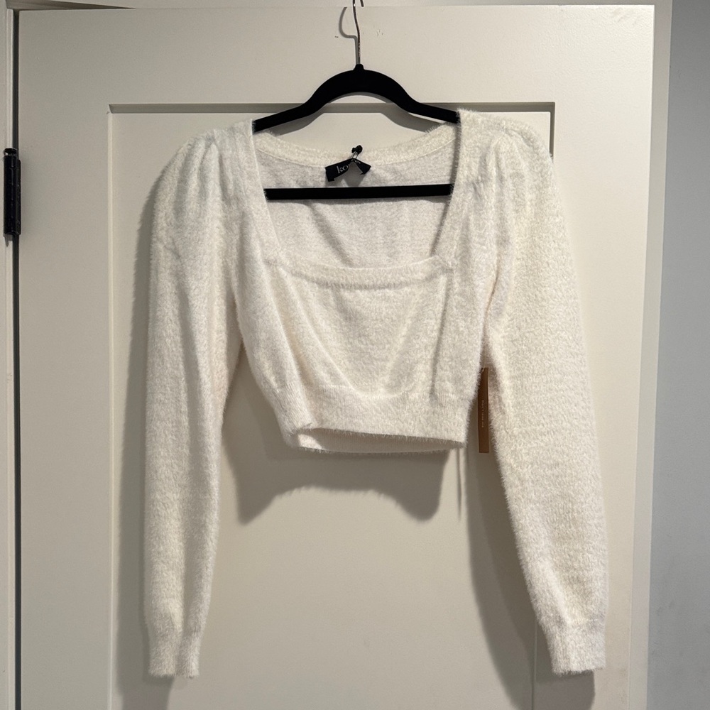 Elegant White Women's cropped Sweater